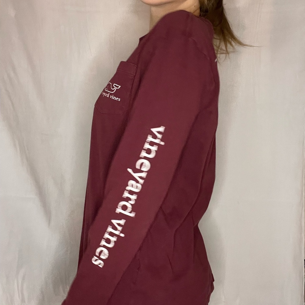 maroon vineyard vines long sleeved shirt🐳